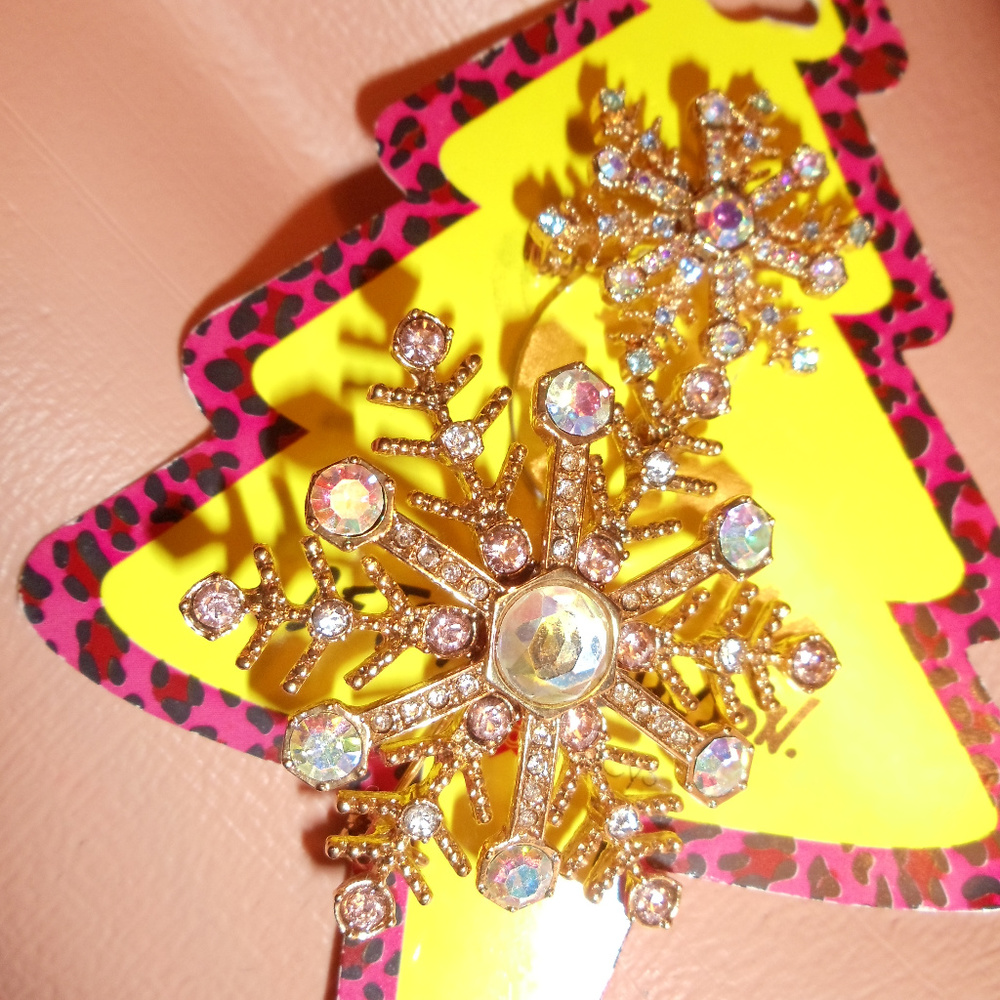 BETSEY JOHNSON CRYSTAL RHINESTONE SNOWFLAKE sweater PIN vintage Christmas sexy